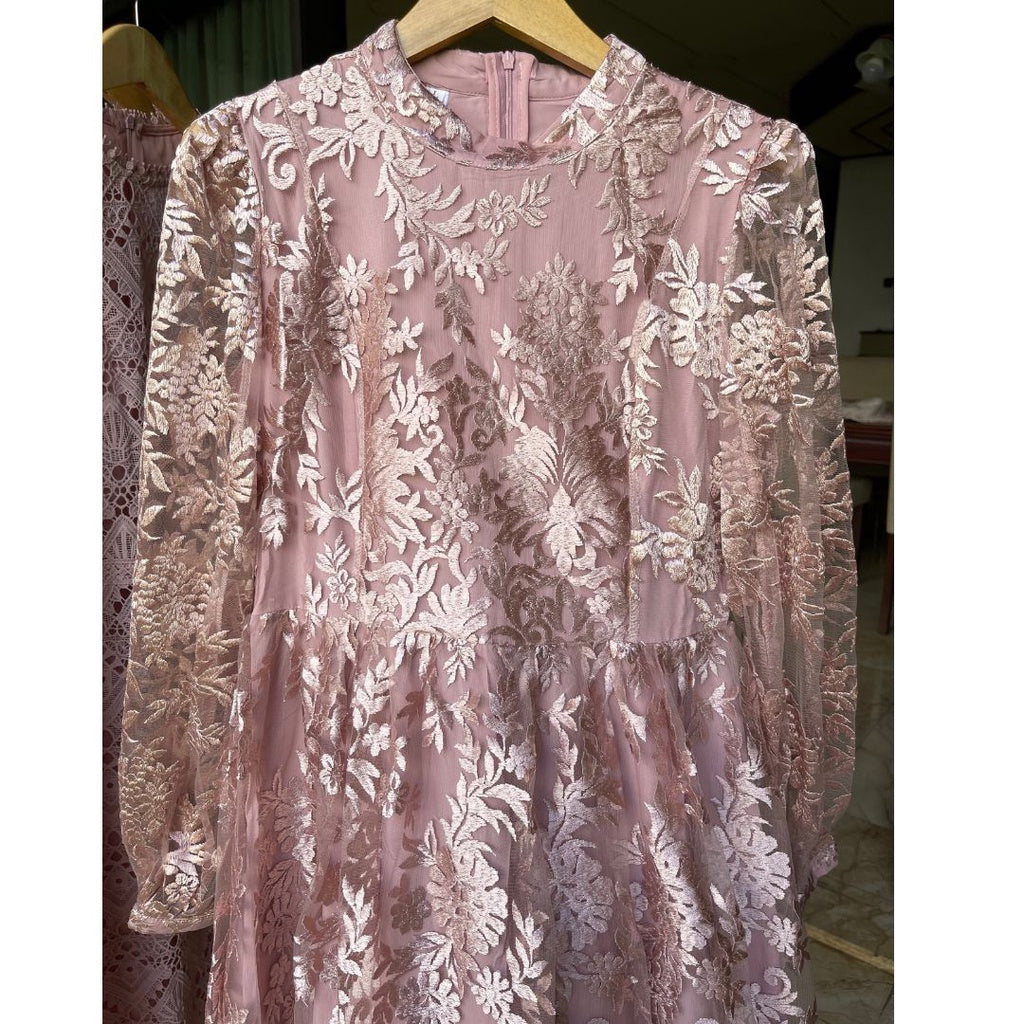 Violeta Brukat Dress Pink